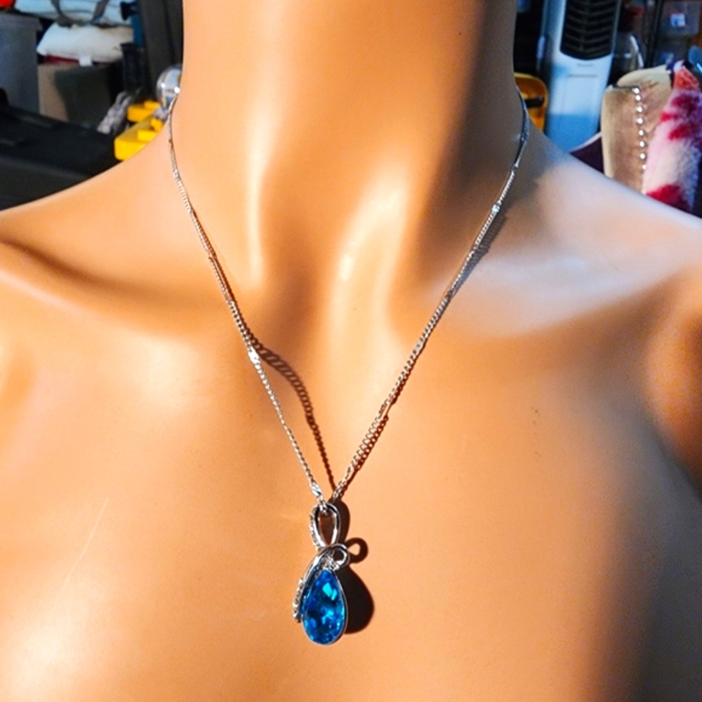 Blue crystal pendant with fancy chain - Picture 3 of 5